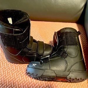 Kid’s size 2 snowboard boots